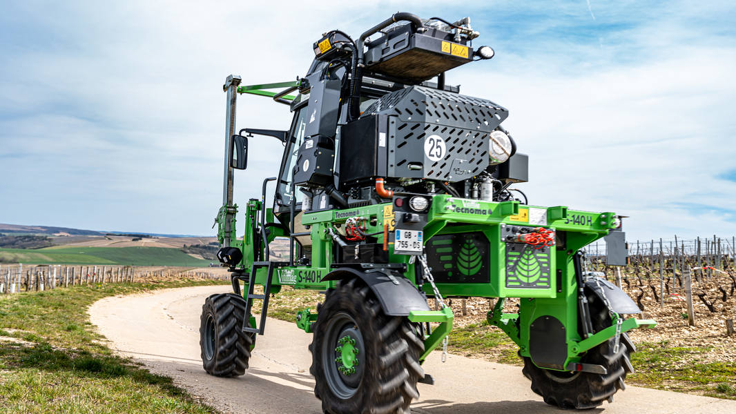 Tracteur enjambeur TECNOMA type S140 H