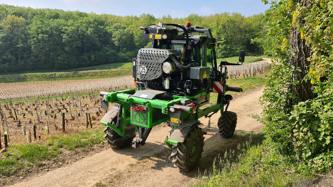 Tracteur enjambeur TECNOMA type S140 HVV