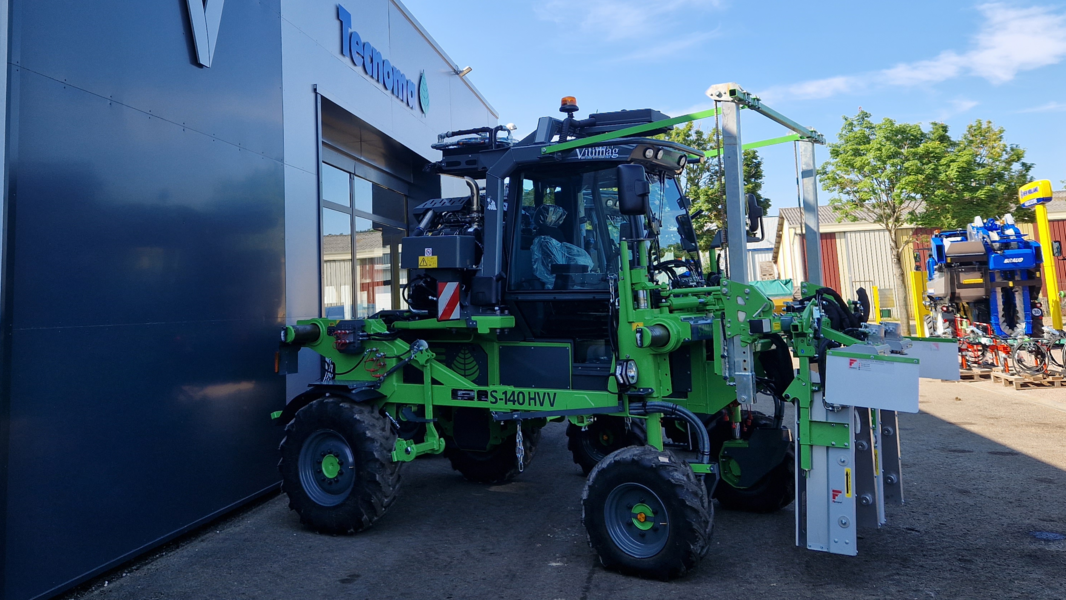 Tracteur enjambeur TECNOMA type S140 HVV
