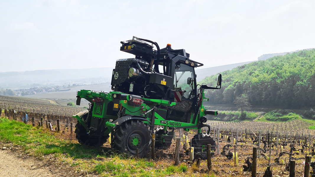 Tracteur enjambeur TECNOMA type S140 HVV