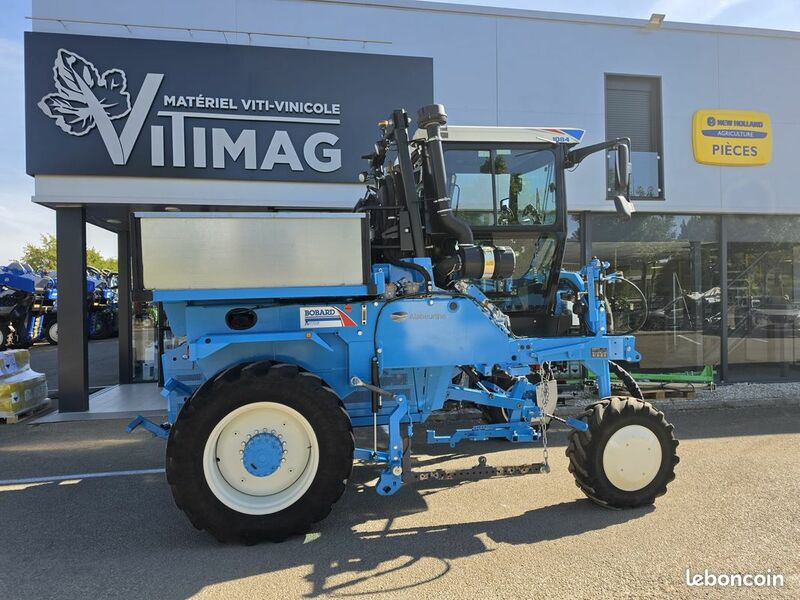 Tracteur enjambeur 1084 Bobard, 480 h